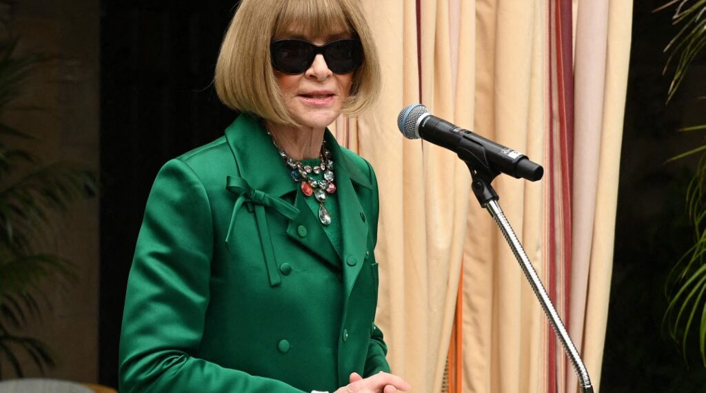 Anna Wintour es uno de los iconos del mundo editorial, sus casi 40 años al frente de Vogue han marcado una era en la industria de la moda y del periodismo. (Photo by Jon Kopaloff / GETTY IMAGES NORTH AMERICA / Getty Images via AFP)