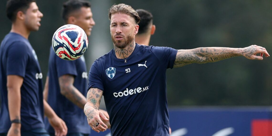 Sergio Ramos es el recurso de más jerarquía del Club de Futbol Monterrey. (Photo by CHARLY TRIBALLEAU / AFP)