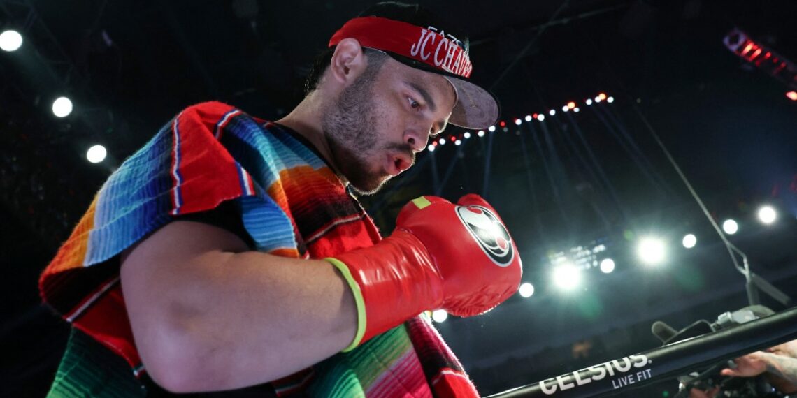 Julio Cesar Chávez Jr. es uno de los deportistas más reconocibles en México por ser descendiente del máximo campeón del boxeo mexicano. (Photo by Patrick T. Fallon / AFP)