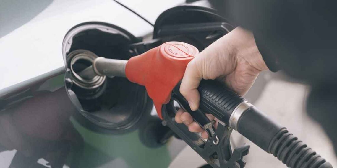 Clausuran gasolinera clandestina por venta de huachicol en Puebla
