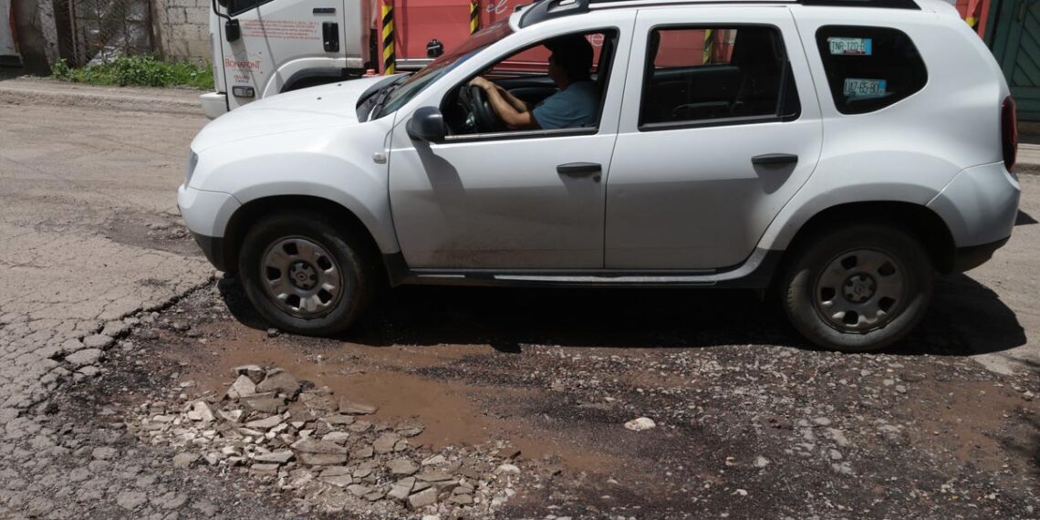 Hasta 5 mil pesos cuesta reparar daños causados por baches en Puebla