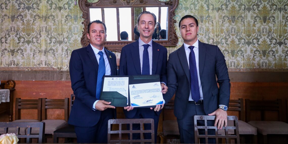 Firma de convenio CANACO Italia