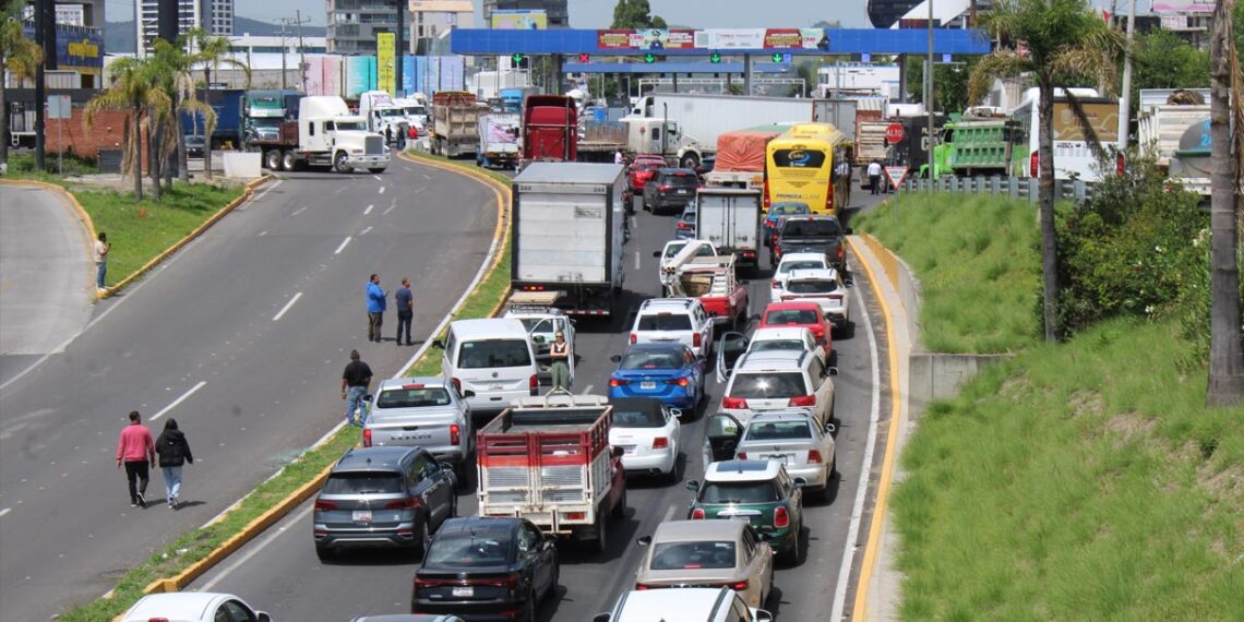 Transportistas exigen alto a la inseguridad con paro en las principales vías de Puebla