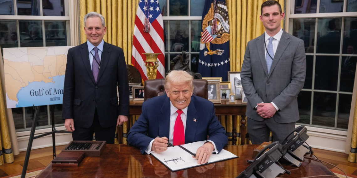 David O. Sacks, presidente del Consejo de Asesores del Presidente en Ciencia y Tecnología; el presidente Donald J. Trump; y Bo Hines, asesor de la Casa Blanca en política de activos digitales, también conocido como el “zar de la política digital”. - Crédito: Casa Blanca